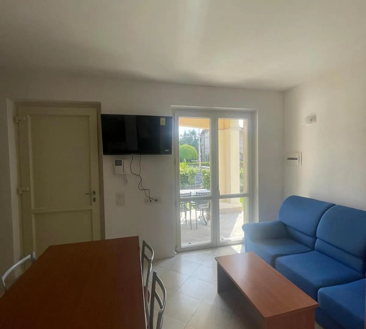 Costantin Pool And Garden Daire Desenzano del Garda