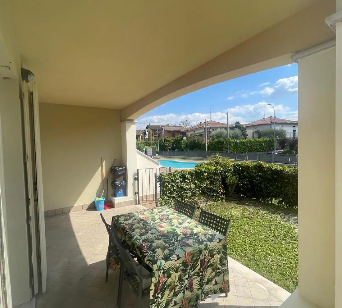 Costantin Pool And Garden Daire Desenzano del Garda