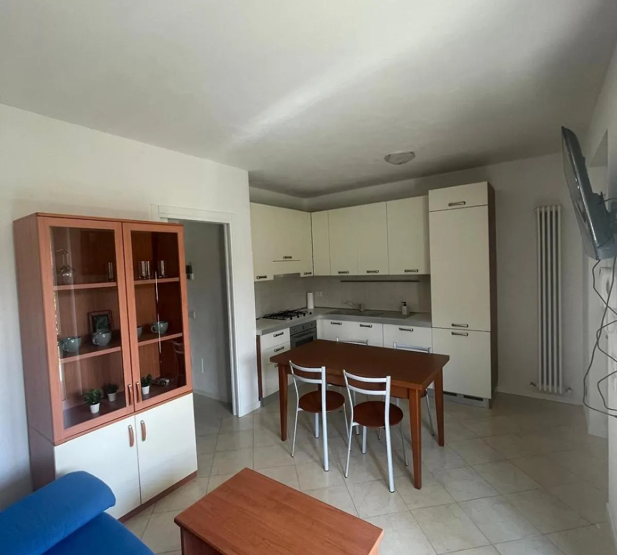 Costantin Pool And Garden Daire Desenzano del Garda