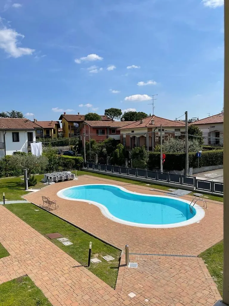 Costantin Pool And Garden Daire Desenzano del Garda 0*,